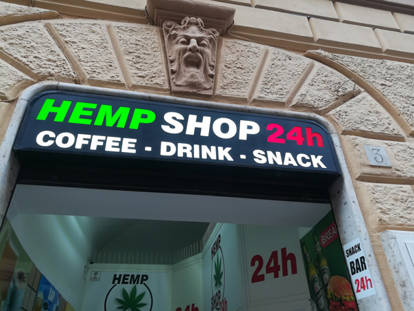 negozio marijuana legale Roma